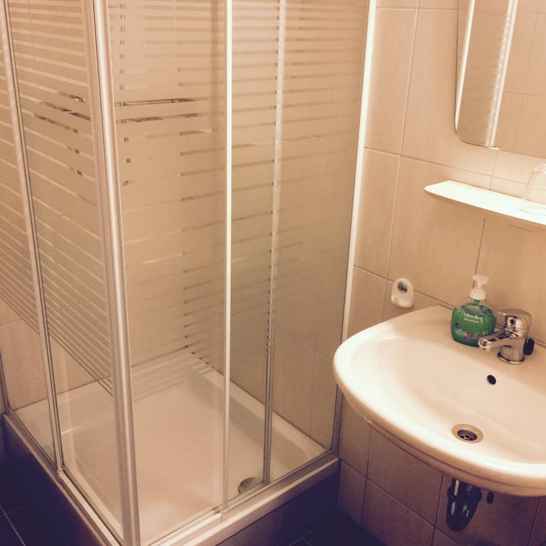 Hotel Z\u00E4hringer Stube Neuenburg am Rhein Zimmer foto